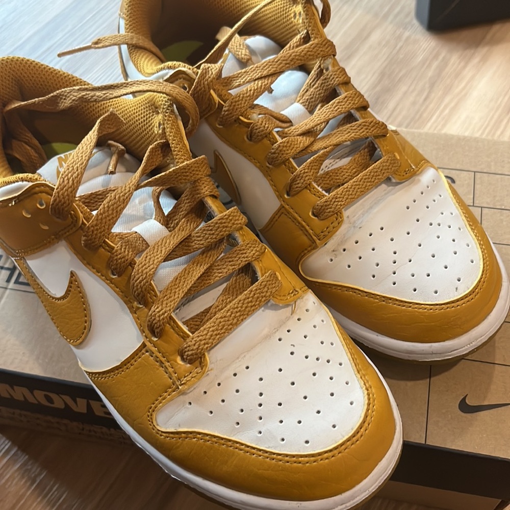 Women’s Nike Dunk - Picture 2 of 8